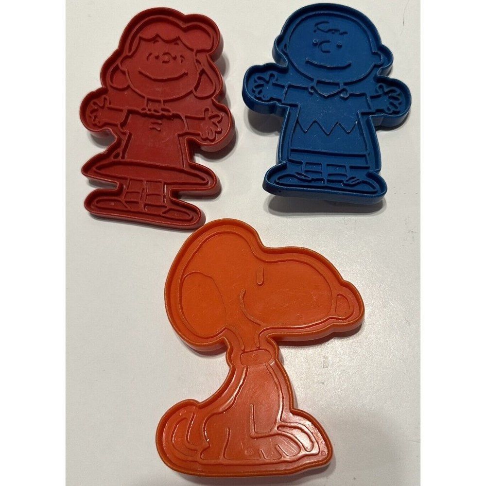 Vtg United Feature Syndicate Peanuts Cookie Cutters Snoopy Charlie Brown Lucy